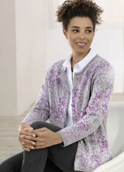 Strickjacke mit dekorativen Knöpfen