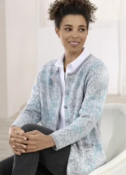 Strickjacke mit dekorativen Knöpfen