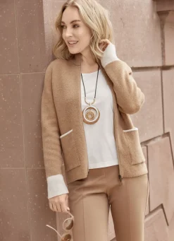 Strickjacke mit größeren Taschen