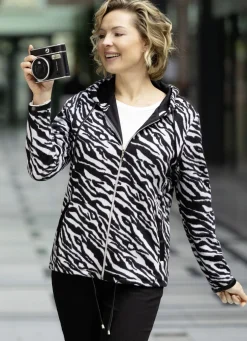 Strickjacke mit Kapuze