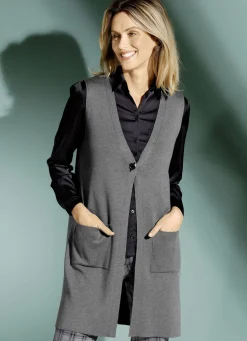 Strickweste mit dekorativem Verschluss