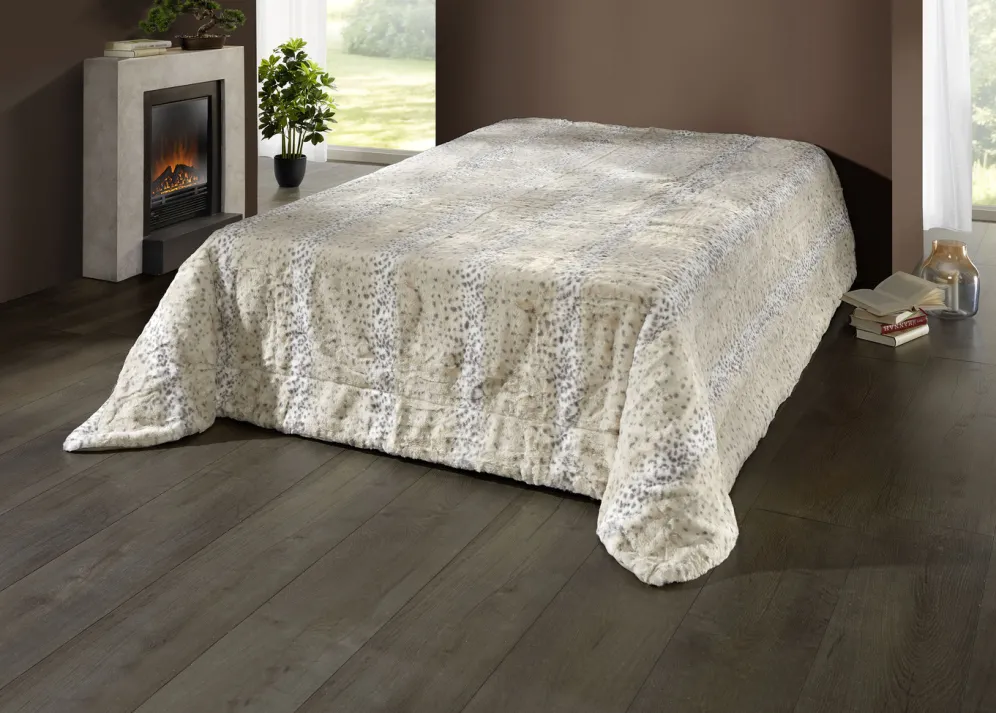 Tagesdecke aus flauschigem Fellimitat