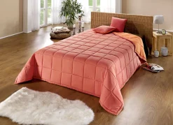 Tagesdecke mit Karo-Steppung und Bandeinfassung