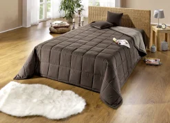 Tagesdecke mit Karo-Steppung und Bandeinfassung