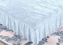 Tagesdecke mit Volantabschluss