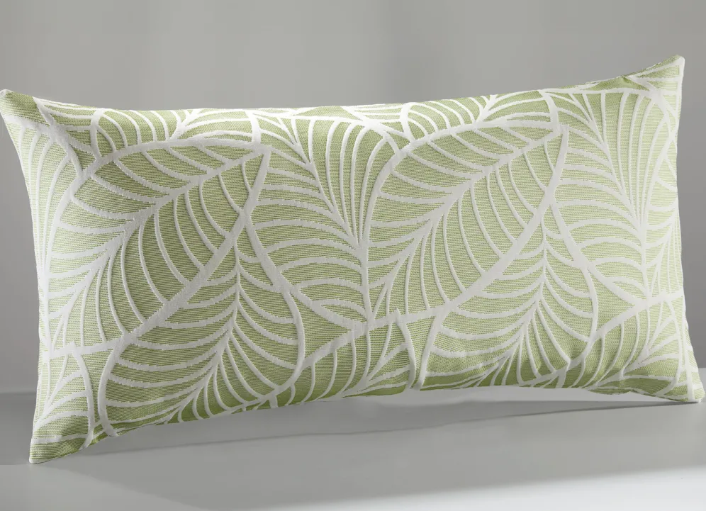 Tagesdecke und Kissenbezüge mit naturnahen Blättermotiven