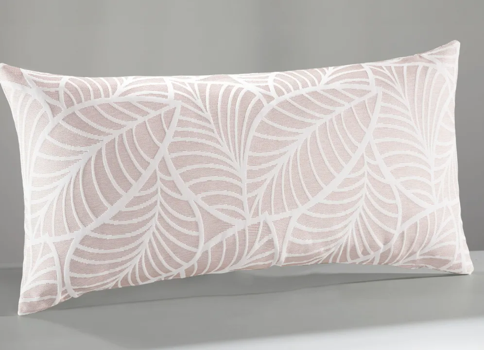 Tagesdecke und Kissenbezüge mit naturnahen Blättermotiven