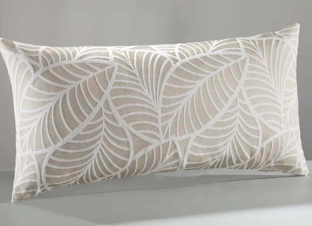 Tagesdecke und Kissenbezüge mit naturnahen Blättermotiven