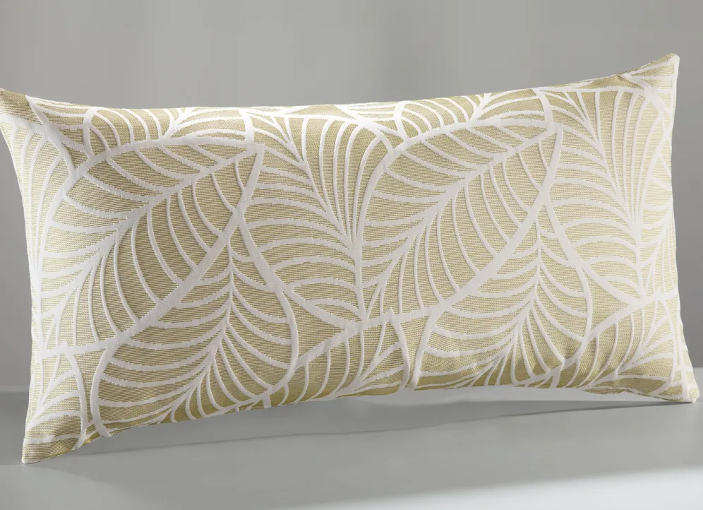 Tagesdecke und Kissenbezüge mit naturnahen Blättermotiven