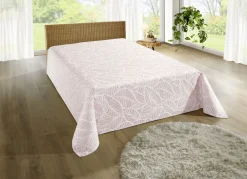 Tagesdecke und Kissenbezüge mit naturnahen Blättermotiven