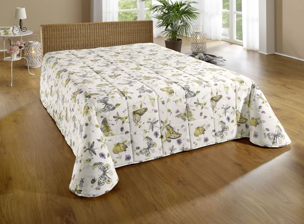 Tagesdecke und Kissenbezüge mit Schmetterlingsmotive