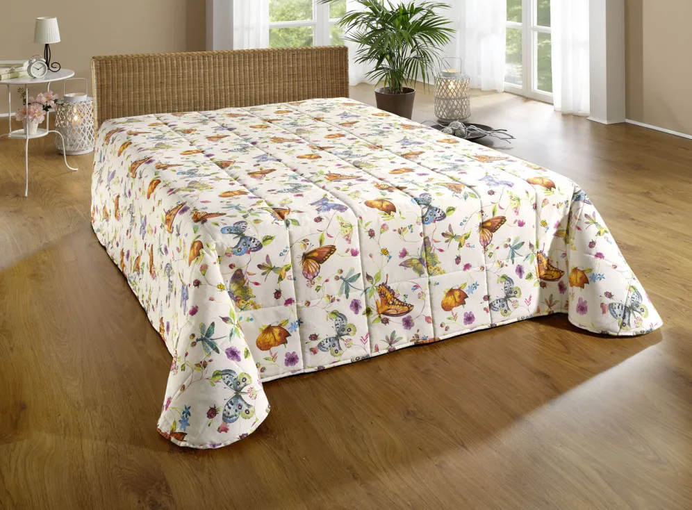Tagesdecke und Kissenbezüge mit Schmetterlingsmotive