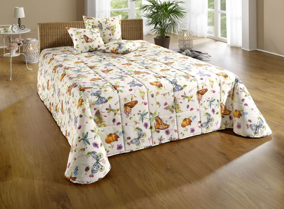 Tagesdecke und Kissenbezüge mit Schmetterlingsmotive