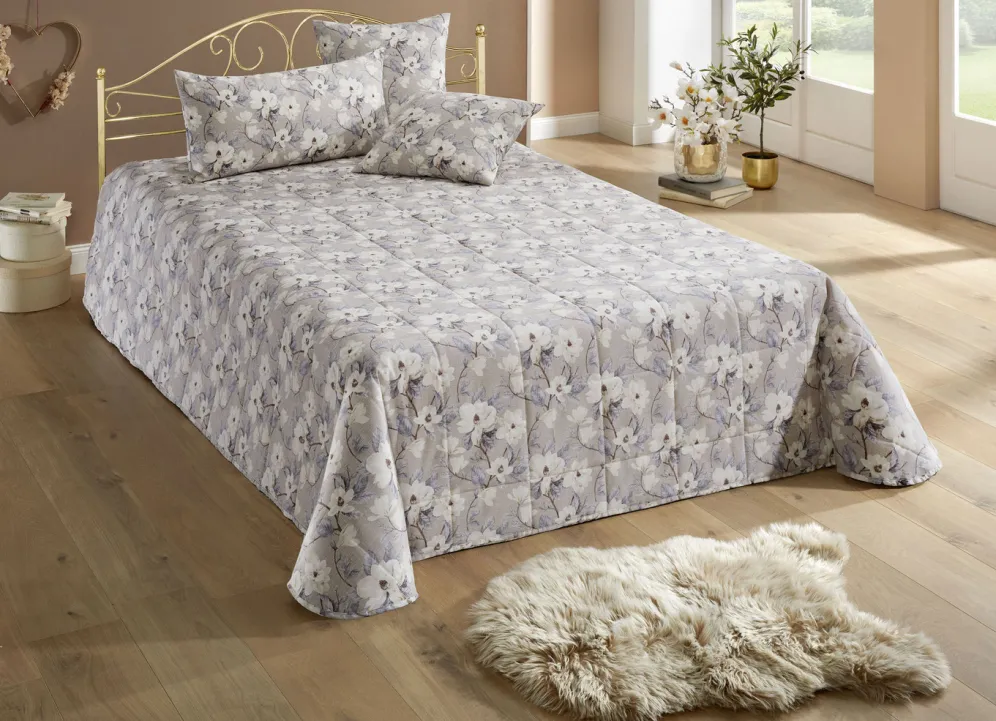 Tagesdecken mit Karosteppung und Kissenbezüge