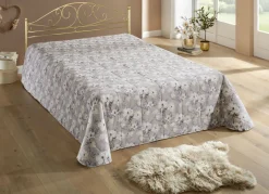 Tagesdecken mit Karosteppung und Kissenbezüge