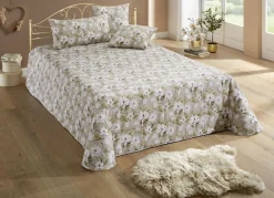 Tagesdecken mit Karosteppung und Kissenbezüge