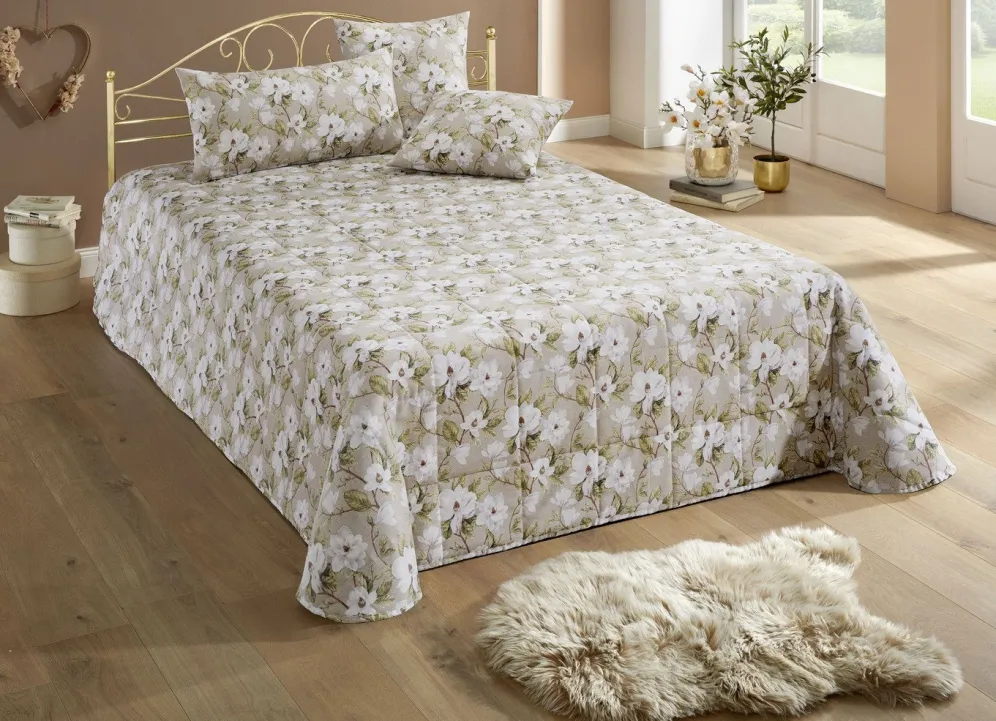 Tagesdecken mit Karosteppung und Kissenbezüge