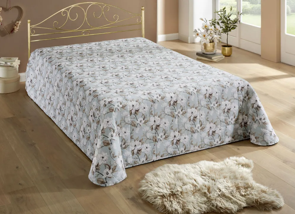 Tagesdecken mit Karosteppung und Kissenbezüge