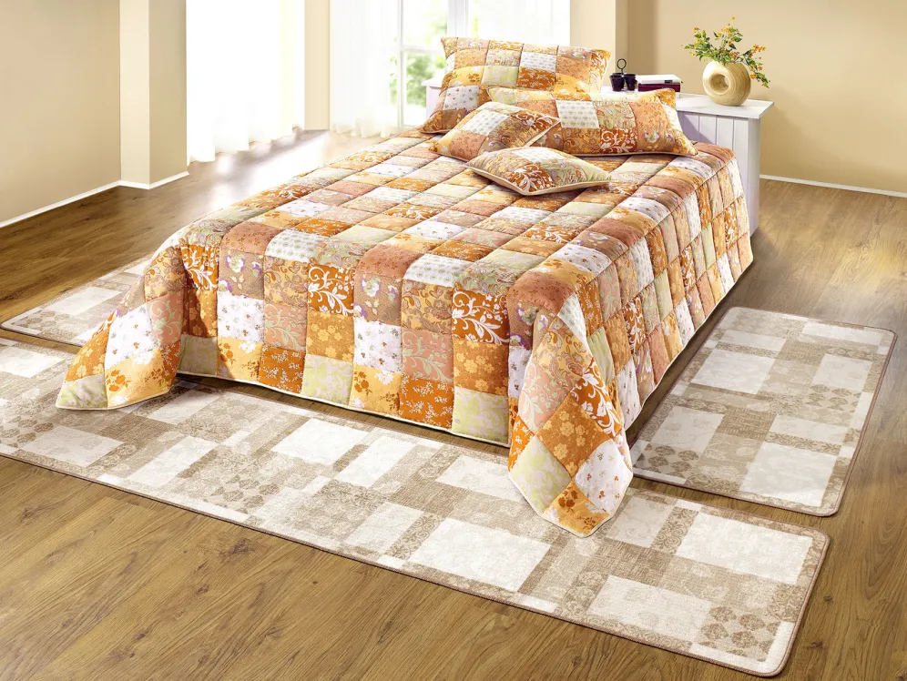 Tagesdecken und Kissenbezüge in Patchwork-Optik aus Baumwolle