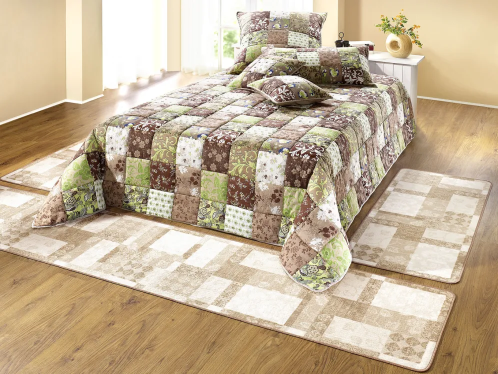 Tagesdecken und Kissenbezüge in Patchwork-Optik aus Baumwolle