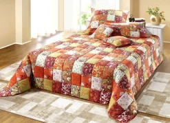 Tagesdecken und Kissenbezüge in Patchwork-Optik aus Baumwolle