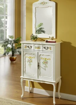 Teilmassive Möbelserie mit kunstvollen Holzverzierungen