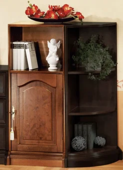 Teilmassive Möbelserie mit Echtholzfurnier