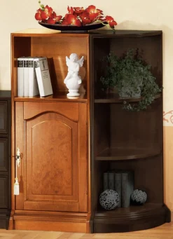 Teilmassive Möbelserie mit Echtholzfurnier