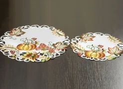 Tisch- und Raumdekoration mit herbstlichen Motiven