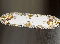 Tisch- und Raumdekoration mit herbstlichen Motiven