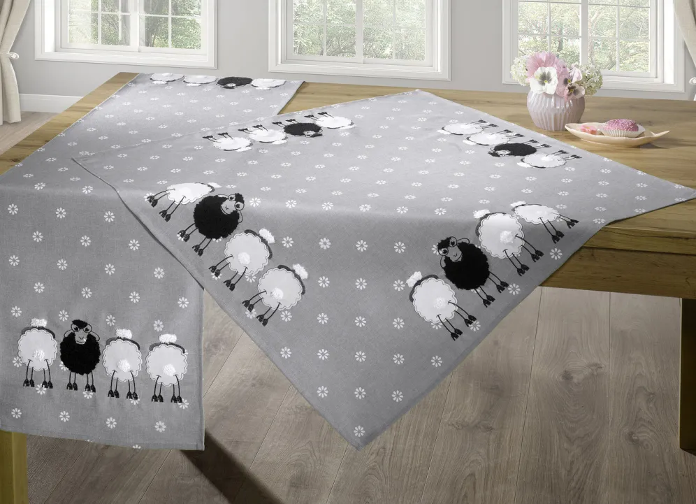 Tisch- und Raumdekoration mit Plüsch-Applikationen