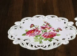 Tisch- und Raumdekoration mit Rosen-Motiven