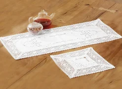 Tisch- und Raumdekoration mit Stickerei und Häkelspitze