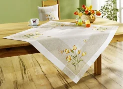 Tisch- und Raumdekoration mit Tulpen und Schmetterlinge