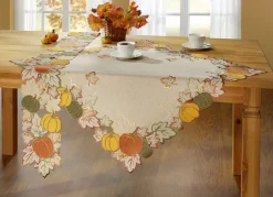 Tisch- und Raumdekoration mit Glanzgarn