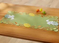 Tisch- und Raumdekoration mit Plüsch- und Stoff-Applikationen