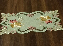 Tisch- und Raumdekoration mit herbstlicher Stickerei