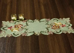 Tisch- und Raumdekoration mit herbstlicher Stickerei