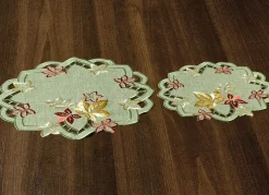 Tisch- und Raumdekoration mit herbstlicher Stickerei