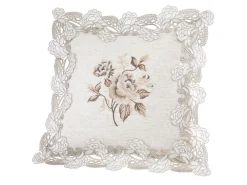 Tisch- und Raumdekoration mit Spitzenbordüre