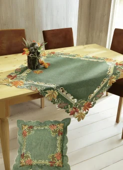 Tisch- und Raumdekoration mit Herbstlaub-Stickereien