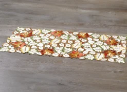 Tisch- und Raumdekoration mit herbstlichen Blättermotiven