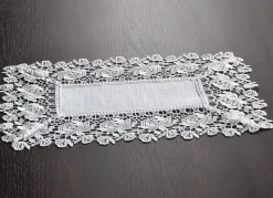 Tisch- und Raumdekoration mit Spitzenborte