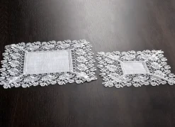 Tisch- und Raumdekoration mit Spitzenborte