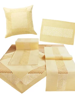 Tischdecke mit dekorativer Lochstanzung