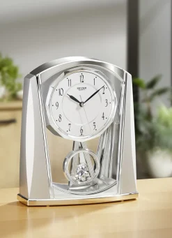 Tischuhr aus Kunstmaterial