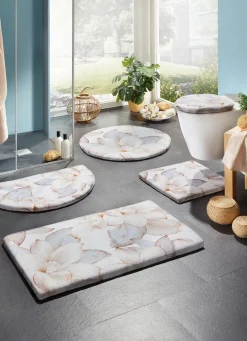 Traumhaft weiche Badgarnitur mit Bandeinfassung