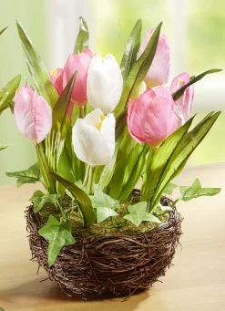 Tulpen im Weidekorb
