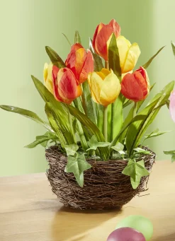 Tulpen im Weidekorb