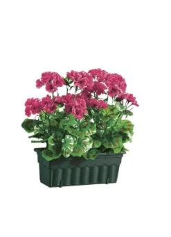 Täuschend echt wirkende Geranien mit Balkonkasten
